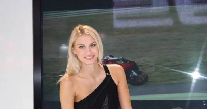 EICMA 2011: le Girls del Salone di Milano /parte 1