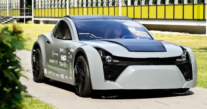 Svelata l’auto elettrica “mangia Co2”