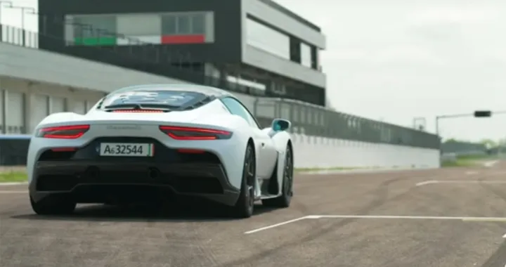 Maserati MC20: il bolide da 630 CV tra i cordoli di Fiorano