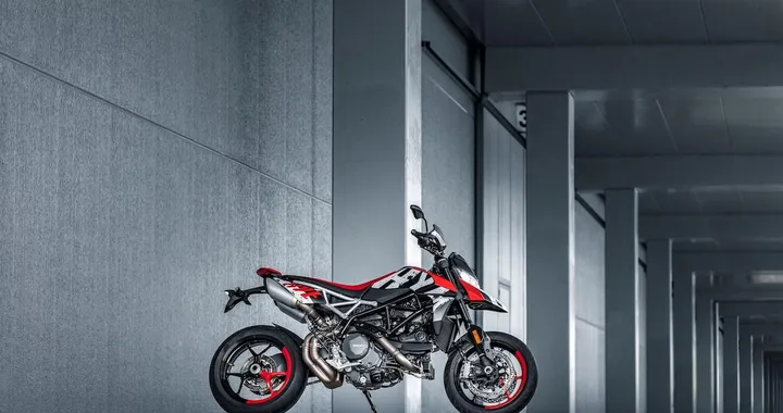 Ducati Hypermotard 950 RVE: debutta la nuova livrea Graffiti Livery Evo [FOTO]