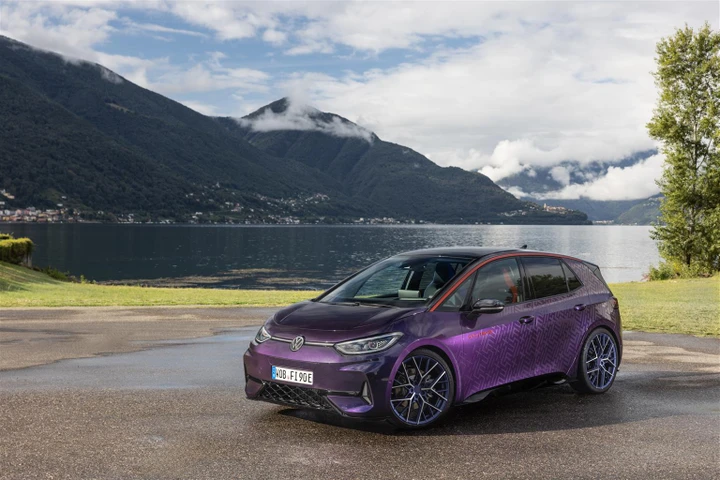 Volkswagen svela la ID.3 GTX FIRE+ICE: un'icona anni '90 rivisitata