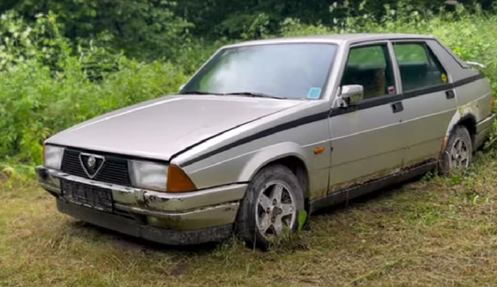 Il ritorno alla vita di un’Alfa Romeo 75 dimenticata da 19 anni [VIDEO]