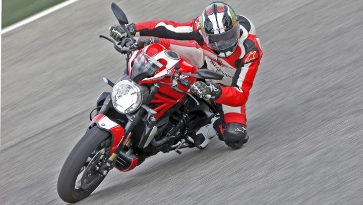 Ducati Monster 1200 R: il nostro test sul circuito di Ronda