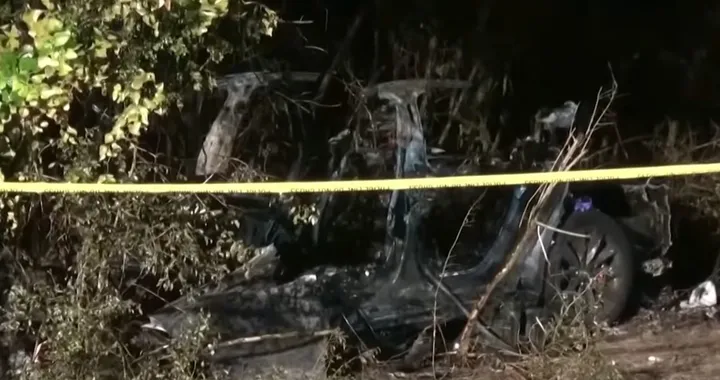Incidente Tesla Model S in Texas: nessuno alla guida, morti i passeggeri