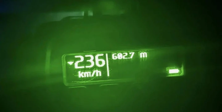 A quasi 240 km/h in autostrada, peggio che in un circuito