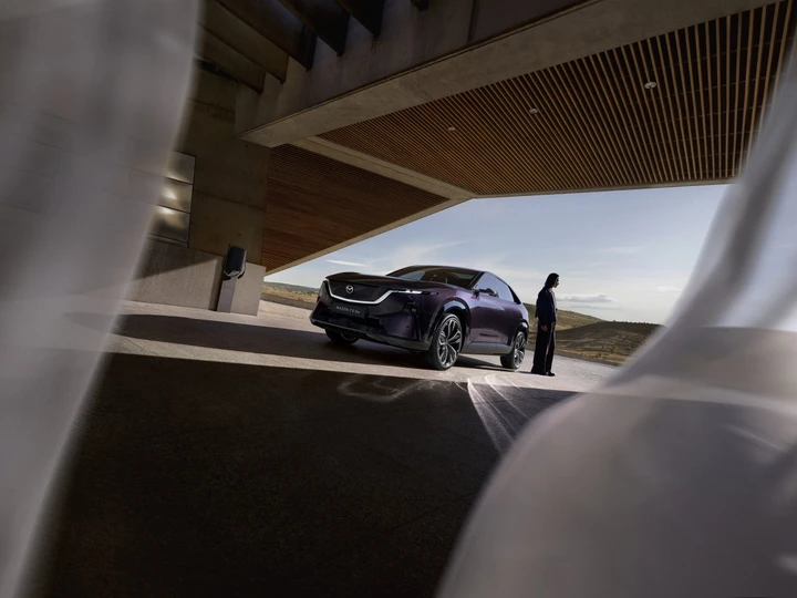 Mazda CX-6e, l'ultima novità svelata a Bruxelles: di che si tratta