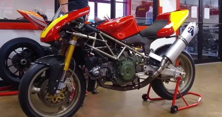 Ducati Supermono: il rombo del Desmoquattro monocilindrico!