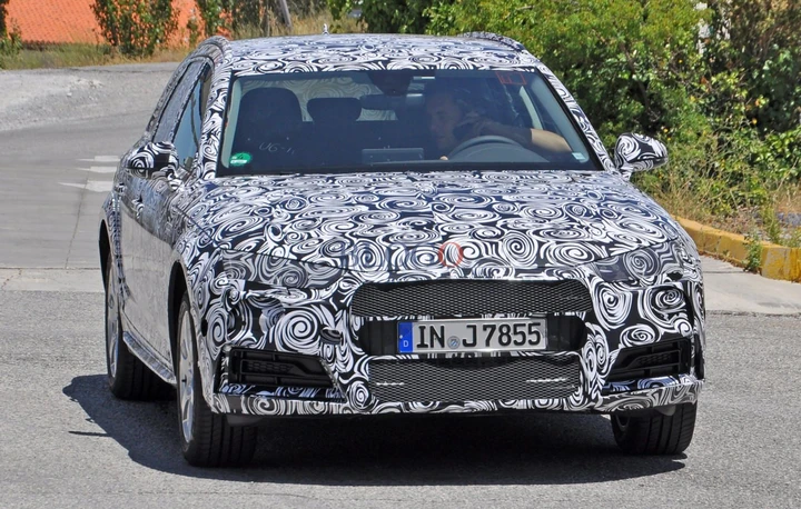 Audi A4 Allroad: prime foto spia su strada