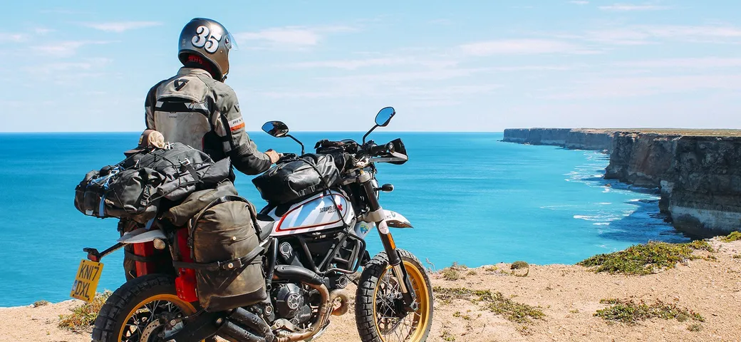 Il giro del mondo in sella a una Ducati Scrambler Desert Sled