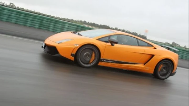 Lamborghini Gallardo LP 570-4 Superleggera: dati tecnici e foto in pista