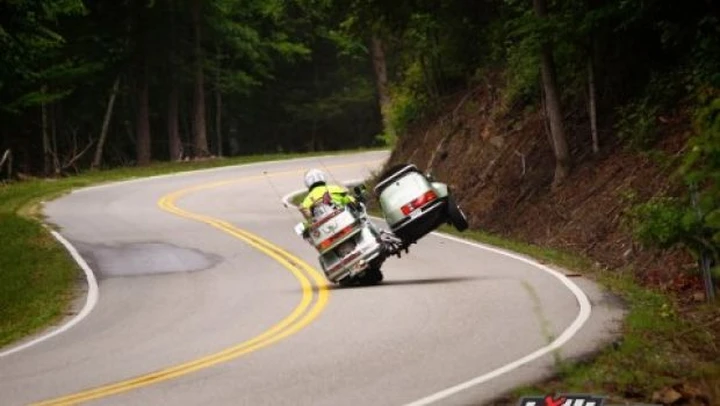 Foto del giorno: sidecar on one side...