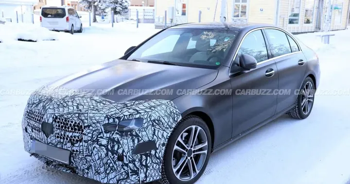 L'impercettibile facelift della Mercedes-Benz Classe C: cosa cambia
