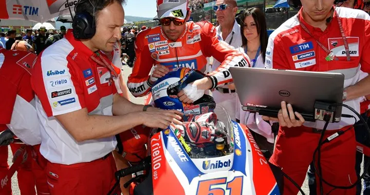 MotoGP Barcellona: Michele Pirro al post di Loris Baz