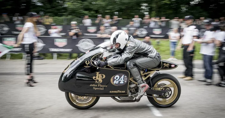 Terzo posto per la Ducati “Ciaparat” di Milano Cafe Racers nella prima tappa del Sultans of Sprint Challenge a The Reunion