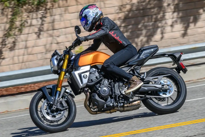 Suzuki GSX-8T 2026: 15 curiosità sulla sportiva retrò