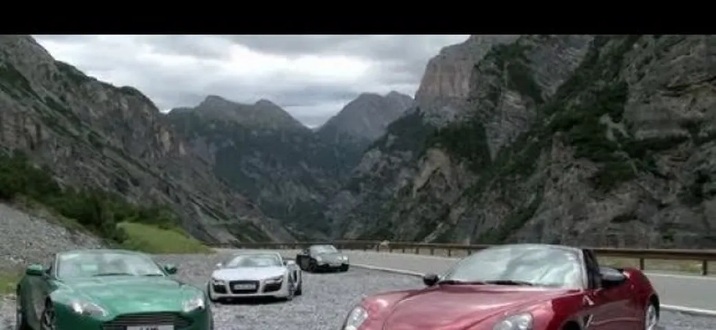 Video: EVO scala lo Stelvio con quattro supercar