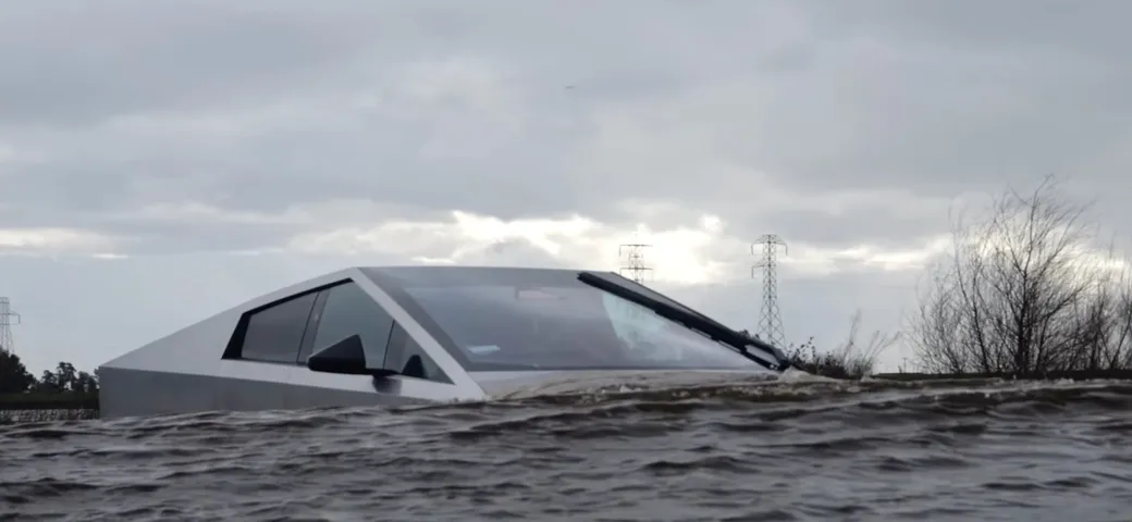 Tesla Cybertruck: ecco come si comporta in acque profonde [VIDEO]