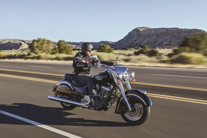 Dunlop: nuovo pneumatico Elite 4 per tourer e cruiser