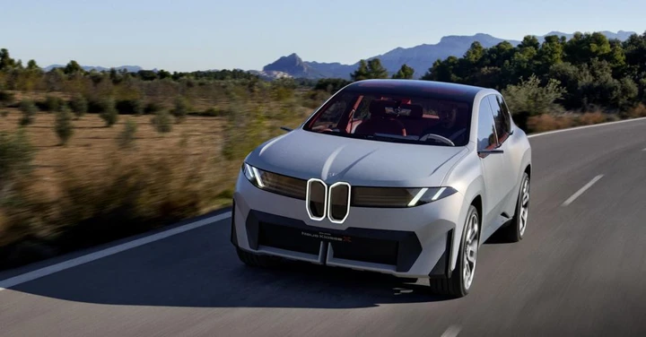BMW critica i rivali per il design unico delle auto elettriche
