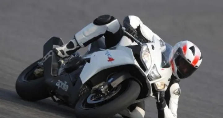 Anteprima: Aprilia RSV4 R 2010 in pista