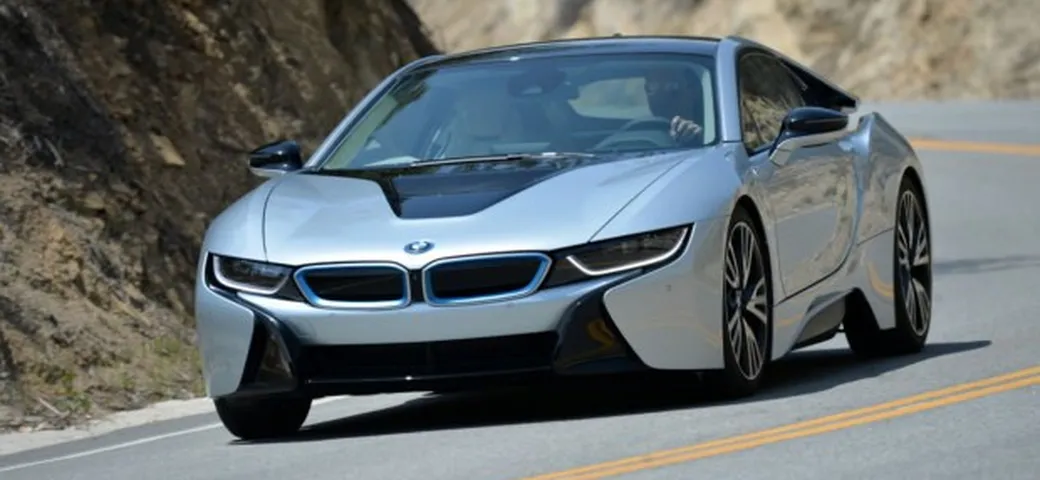 Bmw i8: primo contatto con la prima supercar al mondo ibrida – plug in