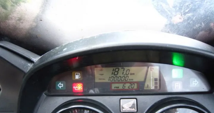 Foto del giorno: 100.000 km in sella ad una Honda Varadero 1000