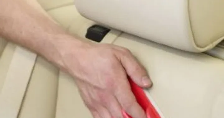 Ci sono più batteri su volante e sedili che nei bagni pubblici. Un automobilista su dieci non lava mai l'interno della propria auto