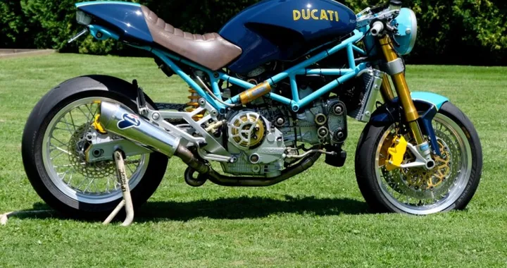 Questa Ducati Monster S4 da 108 CV ha una storia incredibile