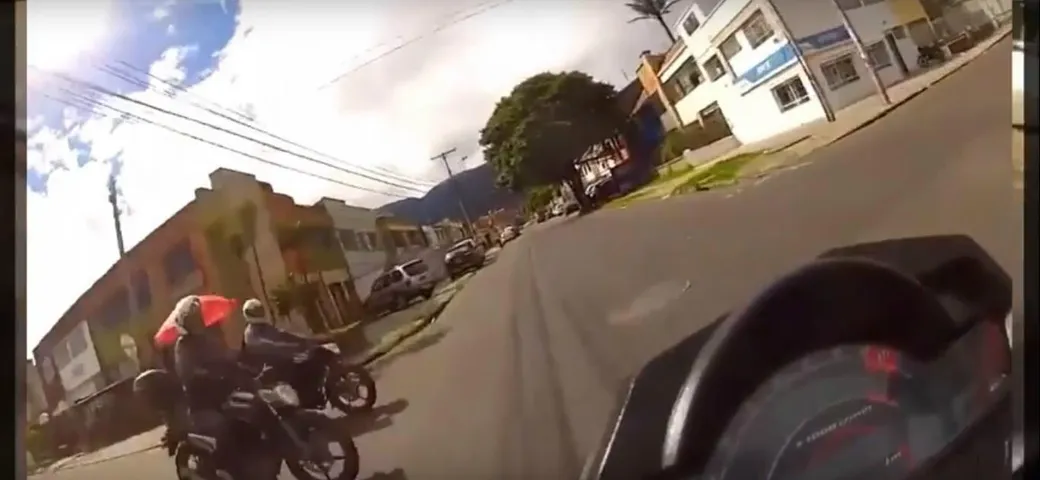 Incidente motociclistico sulle strade di Bogotá [Video]