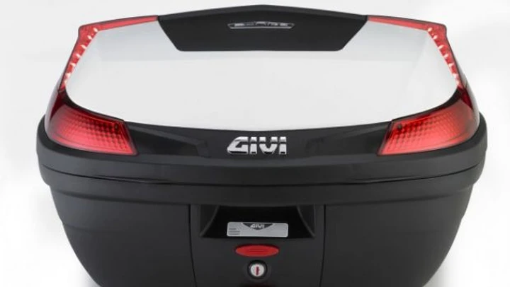 Givi B47 Blade: il nuovo top case dal design tagliente