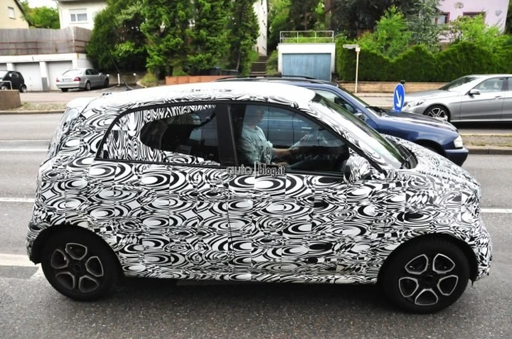 Foto spia Smart ForFour