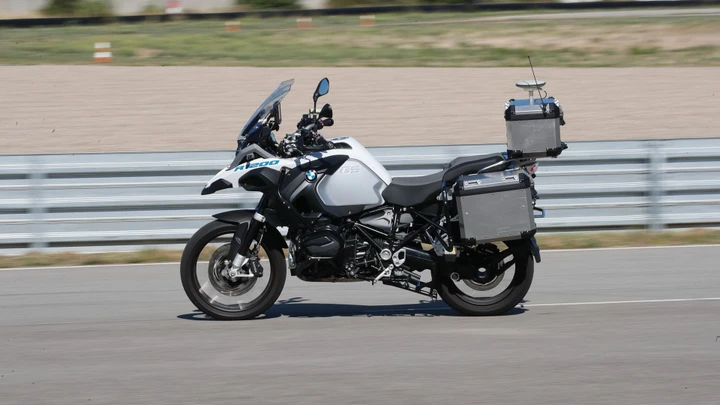 BMW R 1200 GS a guida autonoma: eccola in azione (VIDEO)