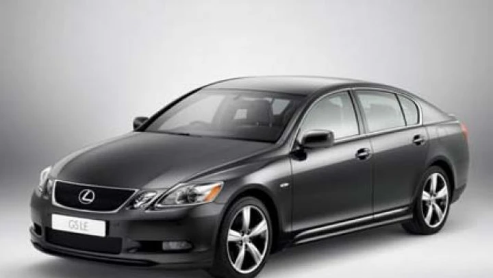 Lexus: richiami per problemi a pompa benzina e pompa impianto frenante