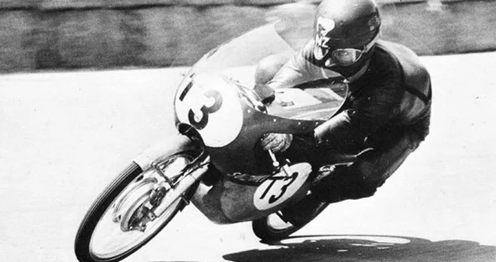 Hugh Anderson, il timido biondino della Suzuki: intasca quattro titoli iridati e “lascia” a soli 30 anni
