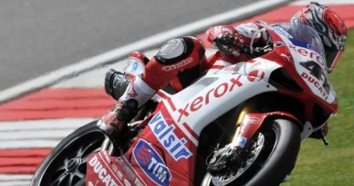 WSBK: un Haga ritrovato vince di mezza ruota su Checa e Biaggi, grazie alla classifica aggregata