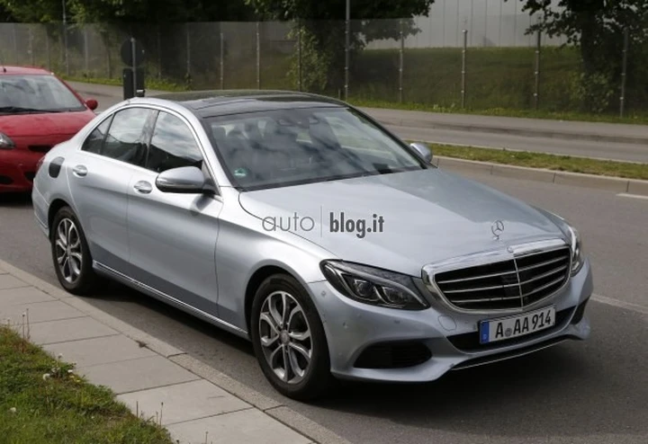 Mercedes Classe C: foto spia della Plug-In Hybrid