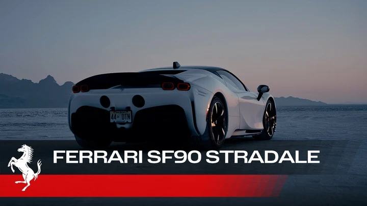 Ferrari: la SF90 Stradale Assetto Fiorano sul lago salato di Bonneville