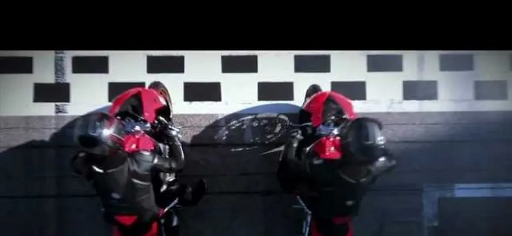 Aprilia RSV4 Factory APRC MY 2012 /video