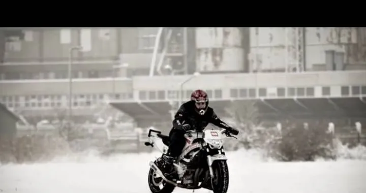 Stunt Riding sul ghiaccio