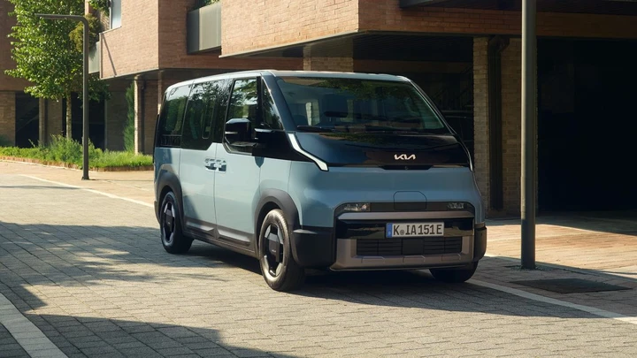 Nuovo Kia PV5, più spazio, fino a 7 posti e oltre 390 km di autonomia