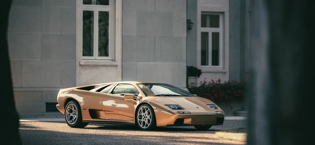 Lamborghini Diablo: la Casa del Toro omaggia la mitica V12 dell’era Chrysler