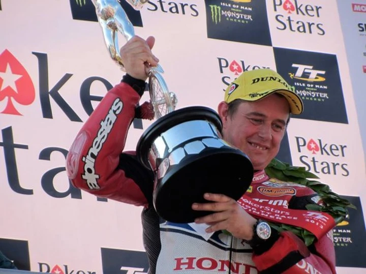 TT 2013: McGuinness centra la 20a vittoria nel Senior TT, secondo Dunlop a 10