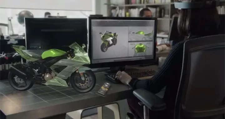 Microsoft HoloLens: realtà virtuale per la manutenzione della moto