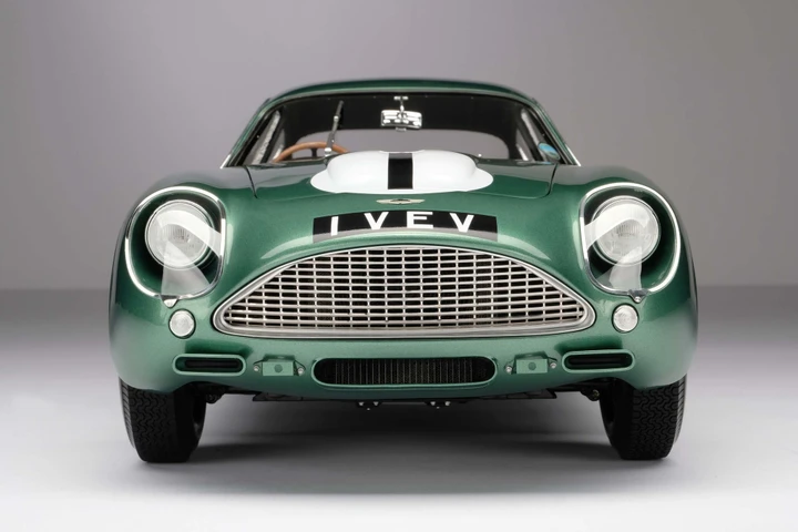 L'Aston Martin DB4 GT Zagato in scala 1:8 che sembra l'auto vera