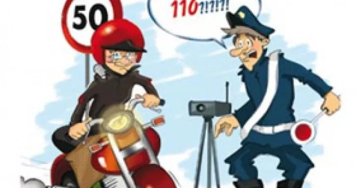 Beccato dall’autovelox a 115 km/h con lo scooter, "guidava la nonna". Denunciati entrambi