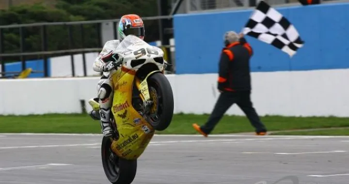 WSBK, Assen: Jakub Smrz di un soffio su Carlos Checa nelle libere. Settimo Biaggi, nono Melandri