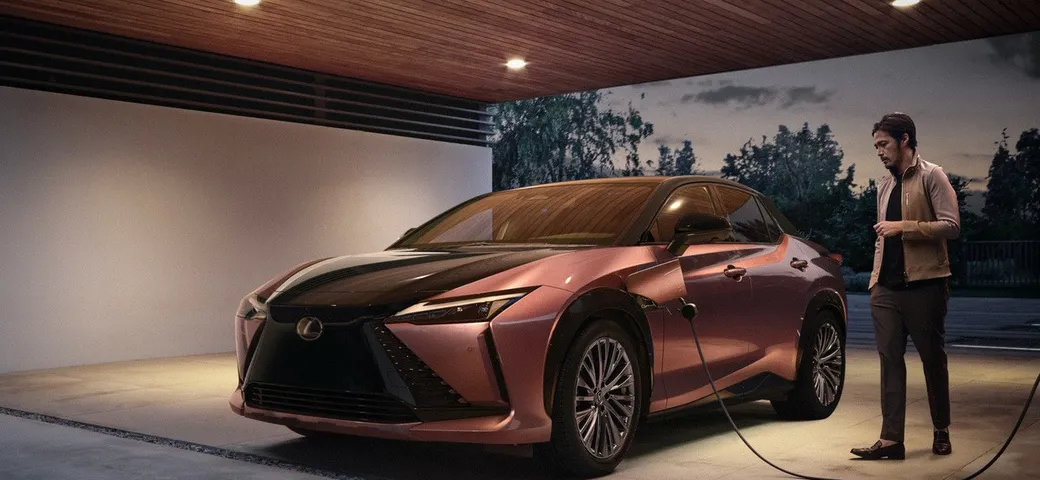 Lexus RZ 450e: crossover premium elettrico