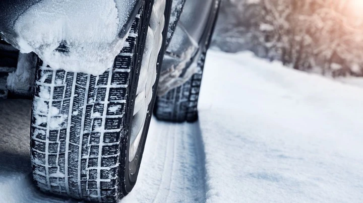 Gomme invernali o catene a bordo 2022-2023: la guida sull’obbligo di legge