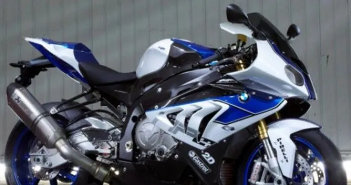 La BMW S1000RR HP4 pronta entro fine anno