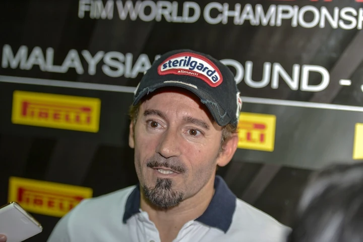 Max Biaggi elogia Valentino Rossi e forse tornerà in SBK per l'ultima gara 2015